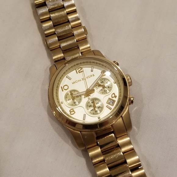 Watch - Picture 2 of 4